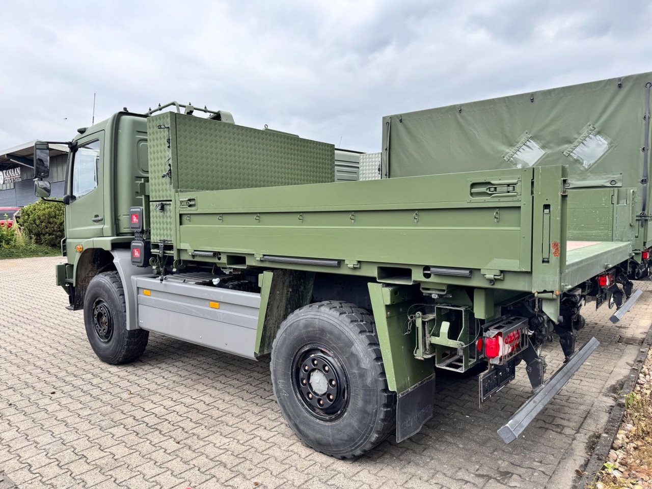 Mercedes-Benz 1018 Atego 4x4 Allrad Miltär Camper - Bestelwagen met open laadbak: afbeelding 3 Mercedes-Benz 1018 Atego 4x4 Allrad Miltär Camper - Bestelwagen met open laadbak: afbeelding 3