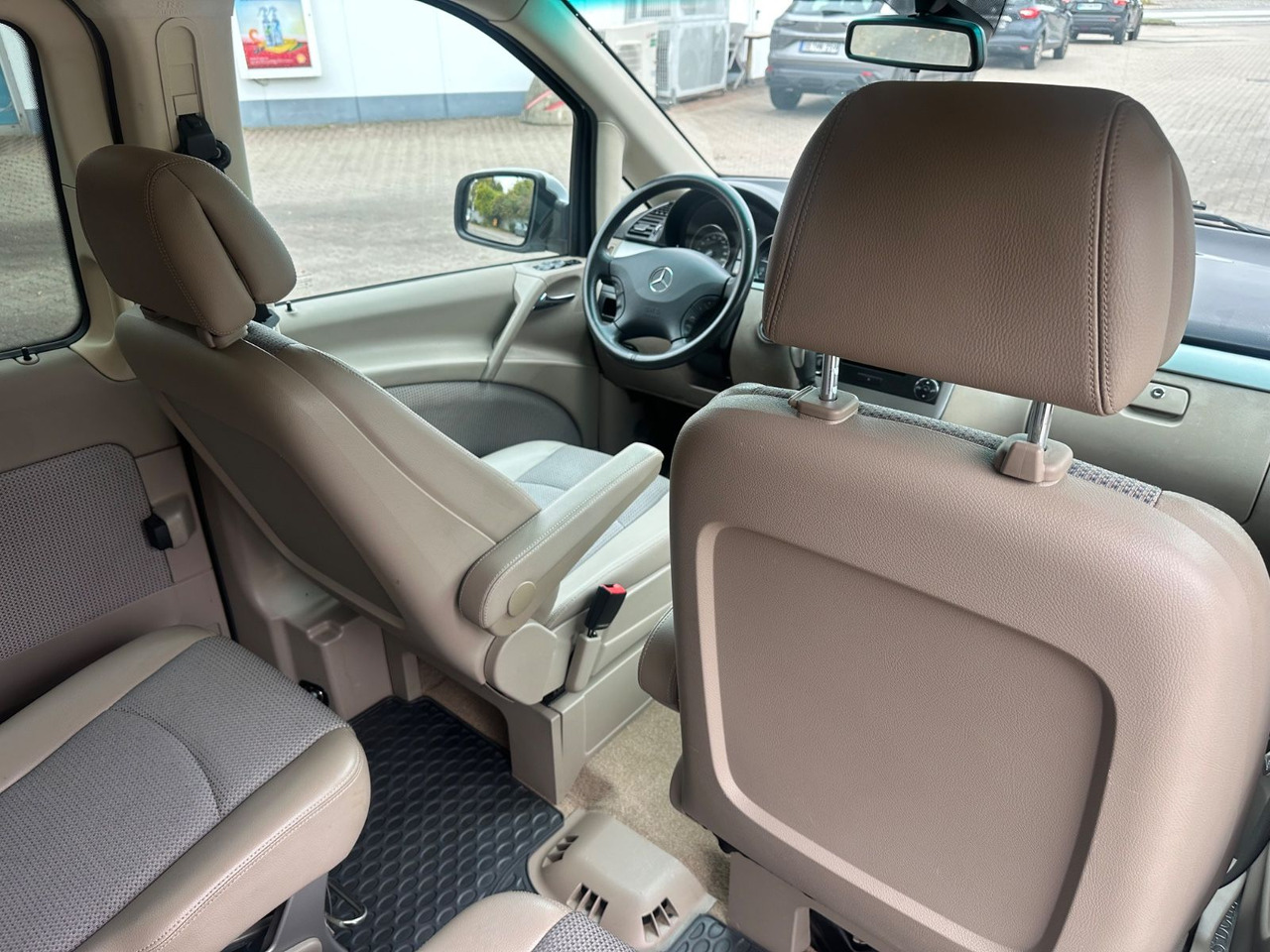 Mercedes-Benz Viano 2.2 CDI AMBIENTE extralang (Autom*133 tKm) - Personenvervoer: afbeelding 3 Mercedes-Benz Viano 2.2 CDI AMBIENTE extralang (Autom*133 tKm) - Personenvervoer: afbeelding 3
