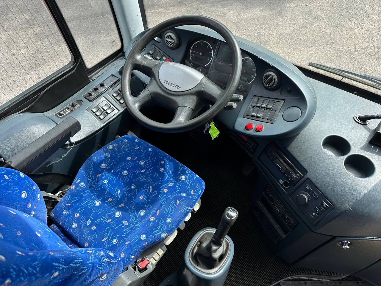 Neoplan P25 Trendliner 3516ÜC Klimaanlage*WC*57 Sitze Neoplan P25 Trendliner 3516ÜC Klimaanlage*WC*57 Sitze - Touringcar: afbeelding 5 Neoplan P25 Trendliner 3516ÜC Klimaanlage*WC*57 Sitze Neoplan P25 Trendliner 3516ÜC Klimaanlage*WC*57 Sitze - Touringcar: afbeelding 5