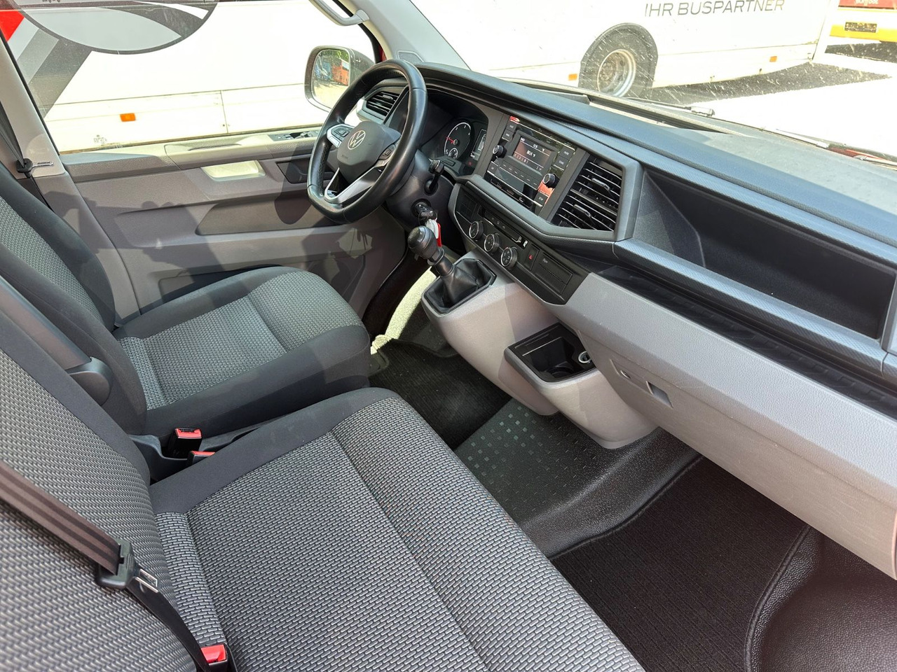 Volkswagen T6 Kombi (PDC Hi*ACC*StandHz*9 Sitzer*AC) - Personenvervoer: afbeelding 5 Volkswagen T6 Kombi (PDC Hi*ACC*StandHz*9 Sitzer*AC) - Personenvervoer: afbeelding 5