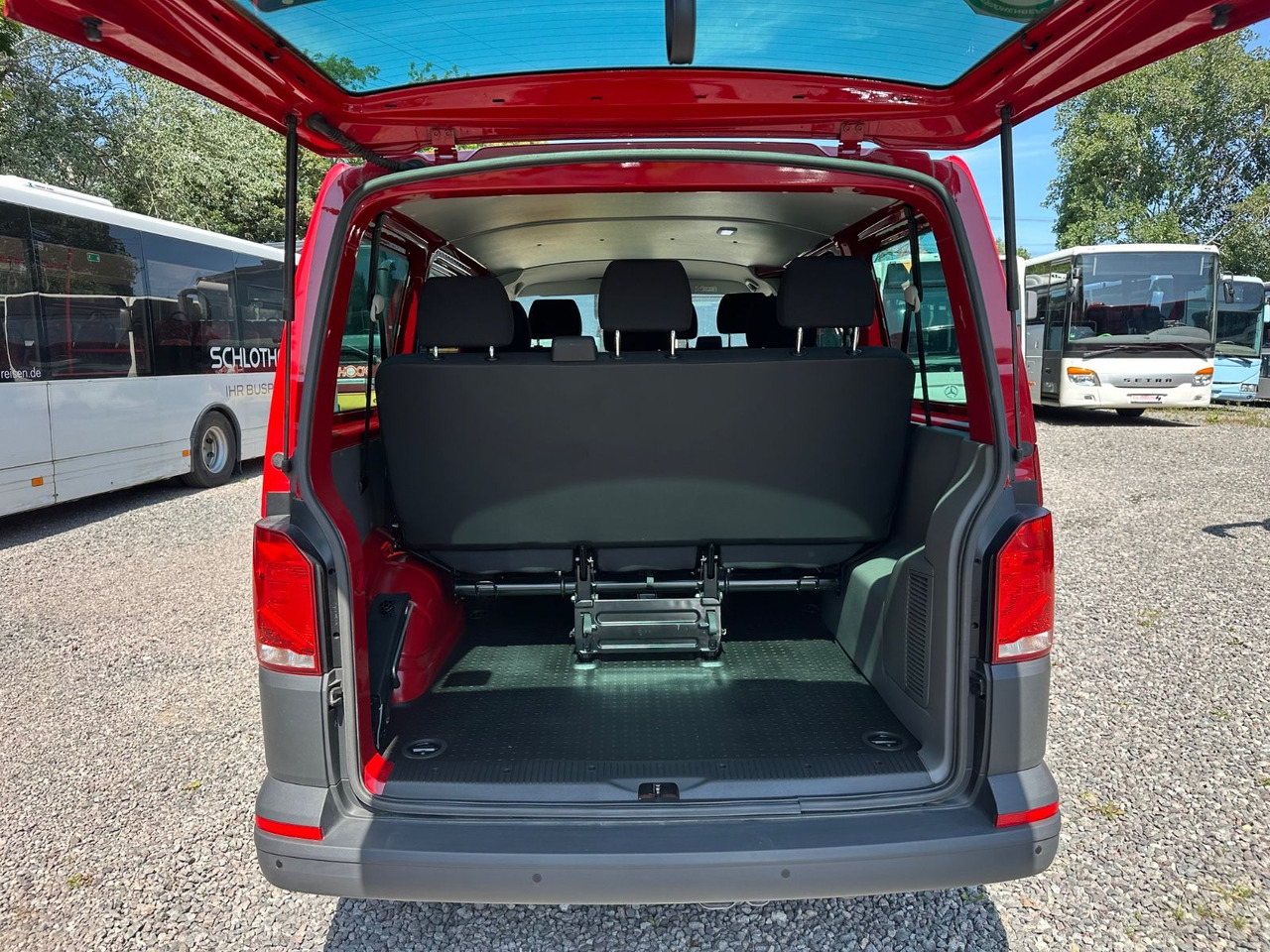 Volkswagen T6 Kombi (PDC Hi*ACC*StandHz*9 Sitzer*AC) - Personenvervoer: afbeelding 4 Volkswagen T6 Kombi (PDC Hi*ACC*StandHz*9 Sitzer*AC) - Personenvervoer: afbeelding 4